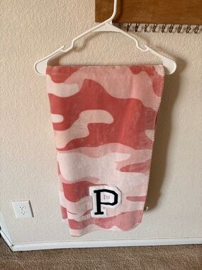 PINK Victoria's Secret Pink Sherpa-Back Throw Blanket